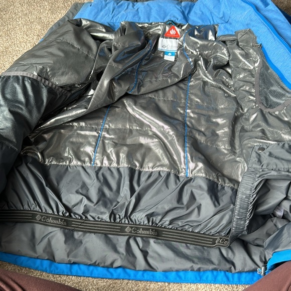 Men’s Columbia Insulated Rain Coat ***Men’s Style Host Pick*** - Picture 9 of 10